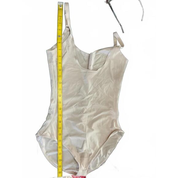 Assets Spanx Light Beige Women's Shapewear Bodysuit with Adjustable Straps - Picture 13 of 13